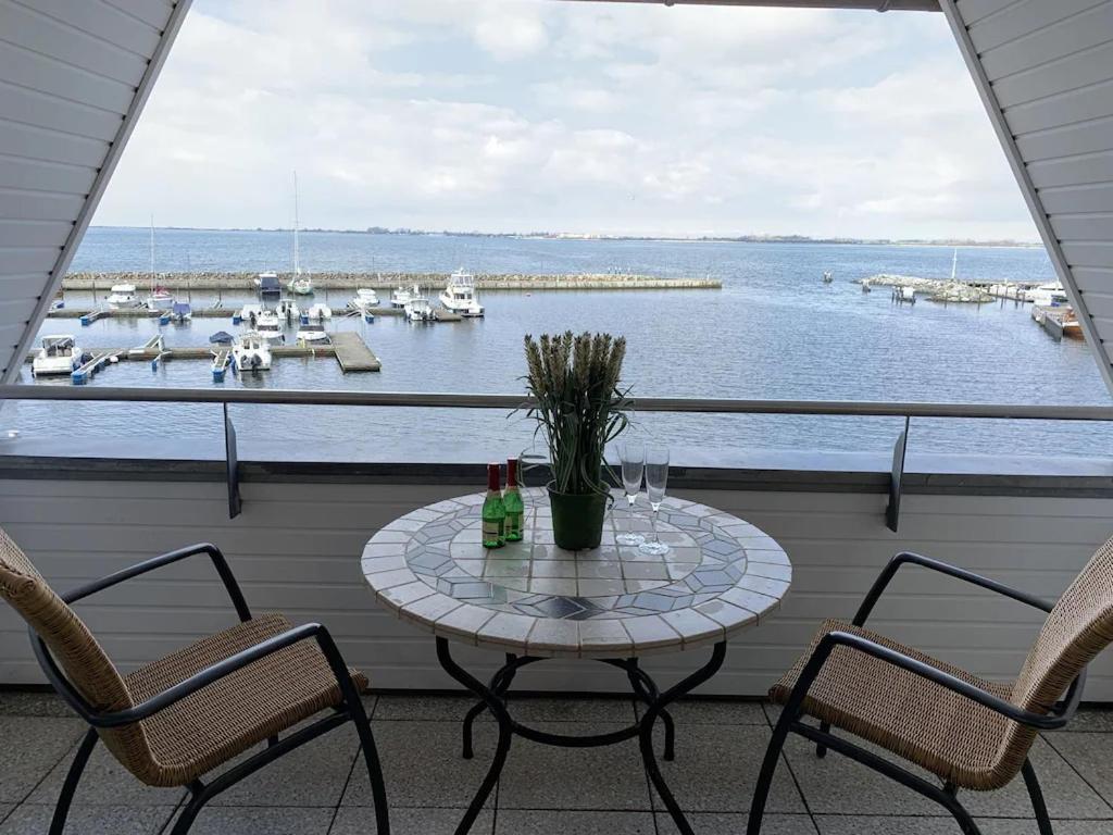 Ferienwohnung Hafenblick Wiek auf Rügen Exteriör bild